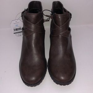 🦄3/$20🦄 NWT Time and Tru brown booties- size 11